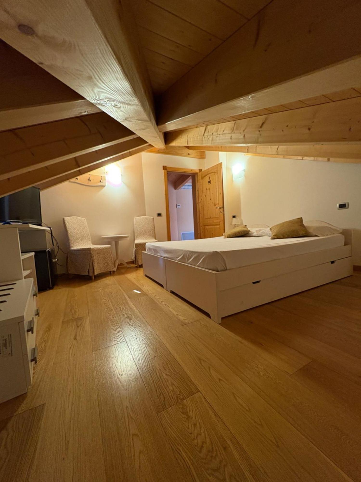 Garni Hotel Tignale Bagian luar foto