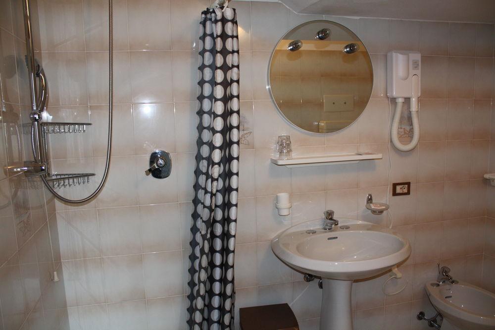 Garni Hotel Tignale Bagian luar foto