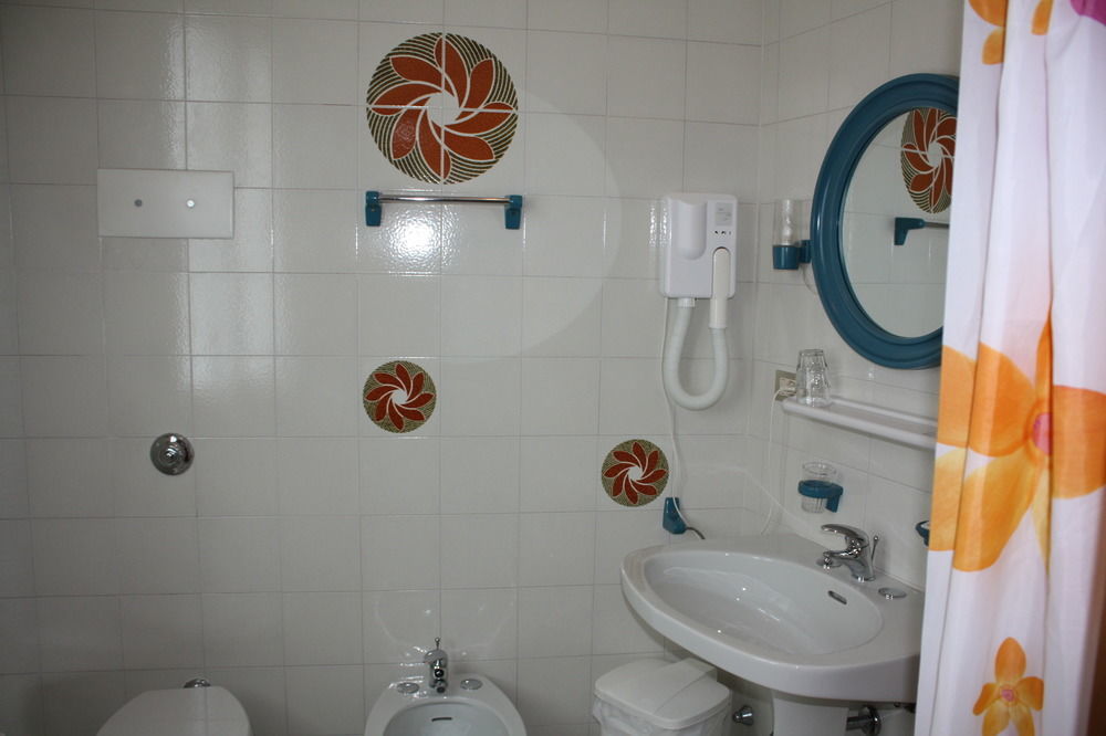 Garni Hotel Tignale Bagian luar foto