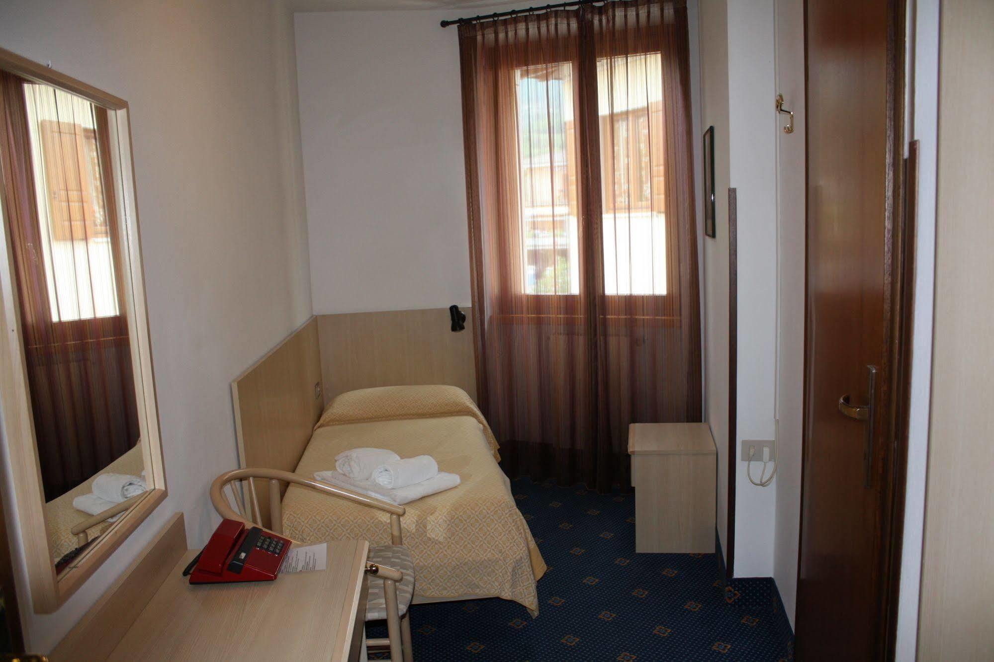 Garni Hotel Tignale Bagian luar foto